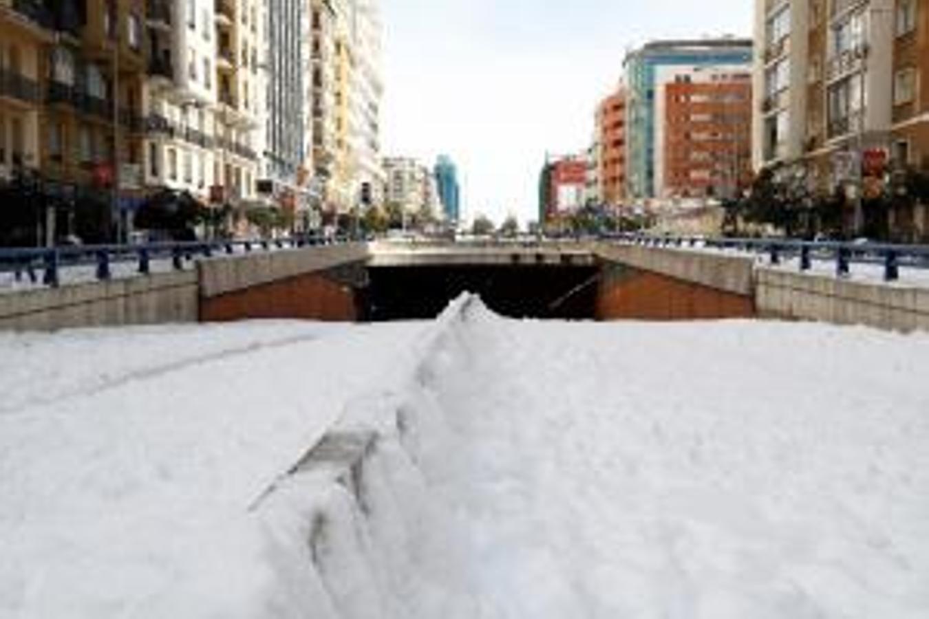 Túnel intransitable por la nevada en Cuatro Caminos este domingo. 