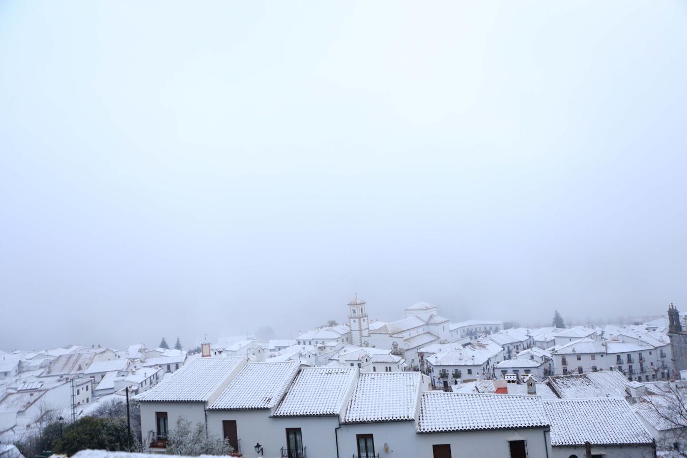 FOTOS: Grazalema se cubre de nieve