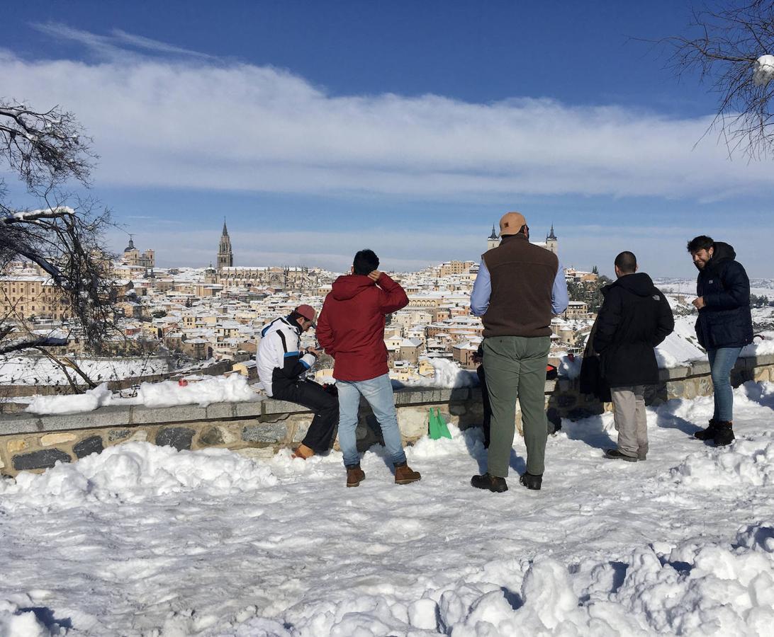 La belleza de Toledo nevado desde el Valle