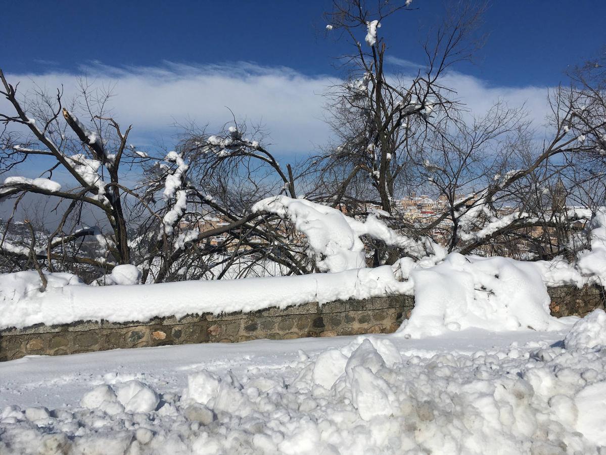 La belleza de Toledo nevado desde el Valle