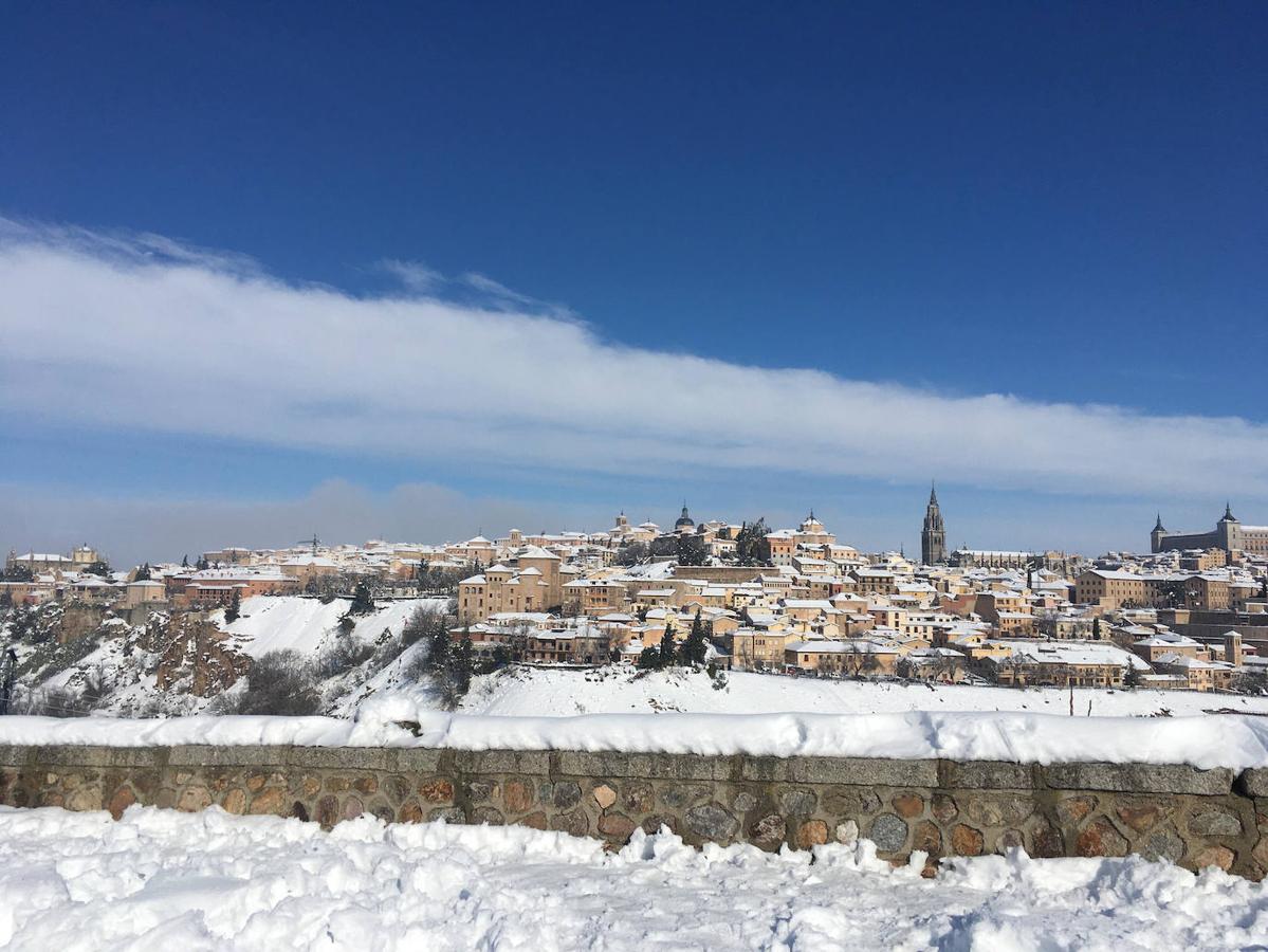 La belleza de Toledo nevado desde el Valle