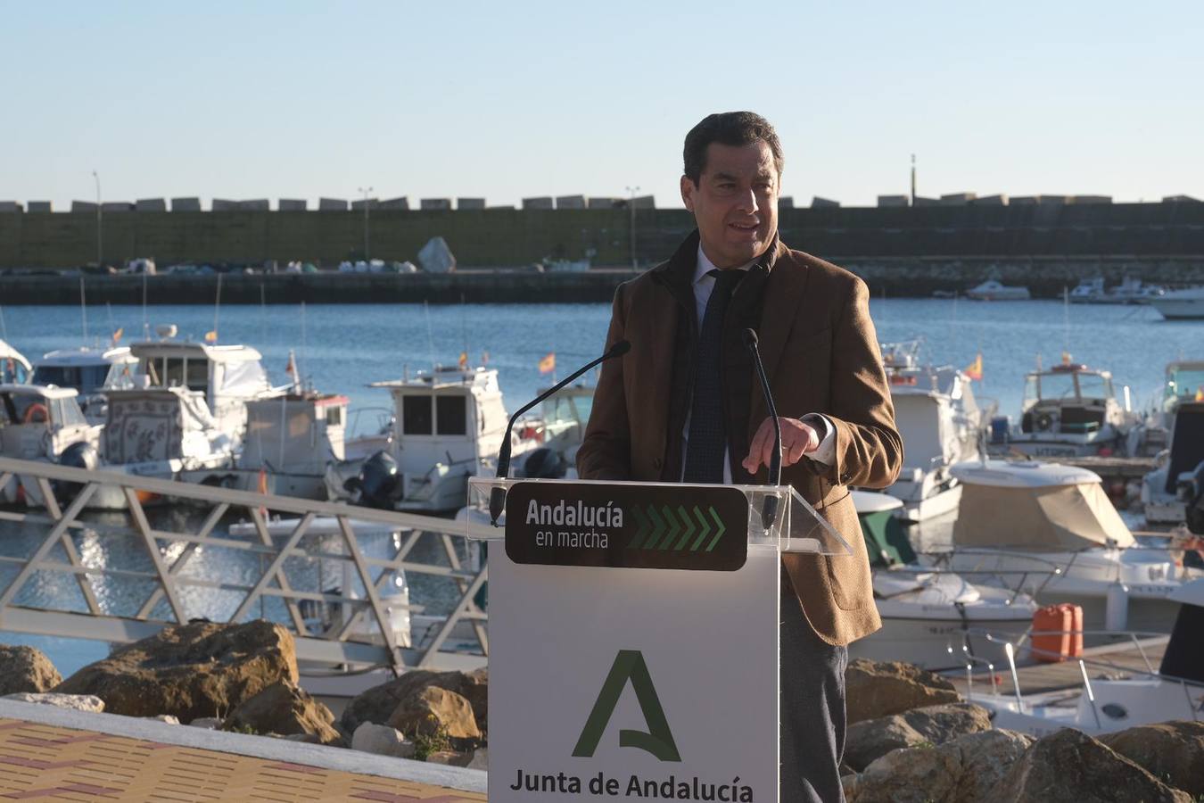 FOTOS: Así ha sido la visita de Juanma Moreno a Cádiz