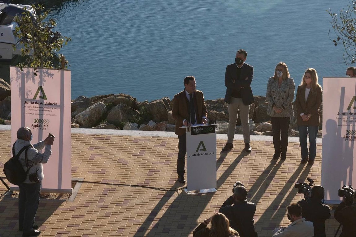 FOTOS: Así ha sido la visita de Juanma Moreno a Cádiz