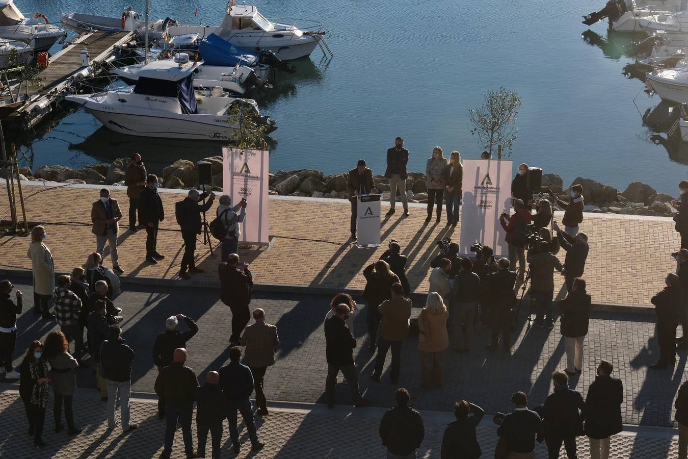 FOTOS: Así ha sido la visita de Juanma Moreno a Cádiz