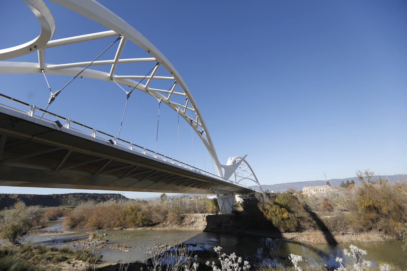 El esbelto aspecto del puente de Ibn Firnás de Córdoba que cumple 10 años, en imágenes