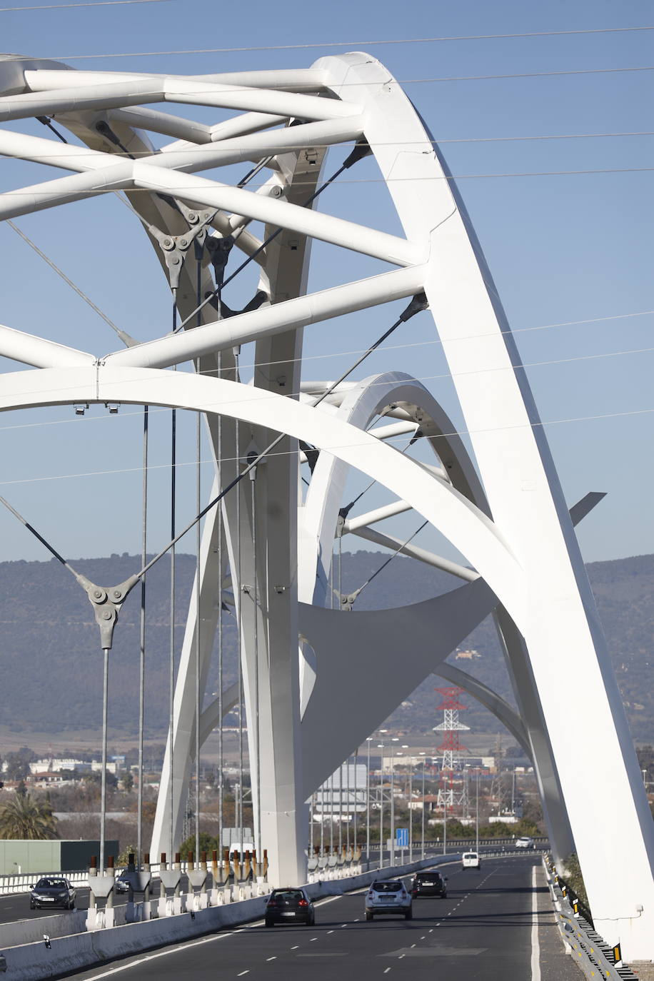 El esbelto aspecto del puente de Ibn Firnás de Córdoba que cumple 10 años, en imágenes