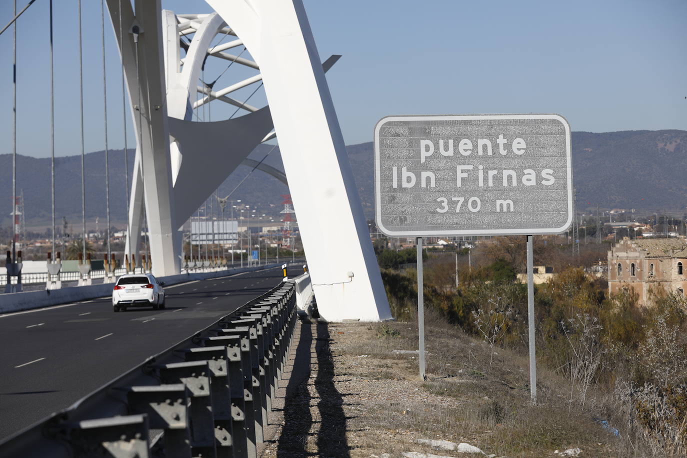 El esbelto aspecto del puente de Ibn Firnás de Córdoba que cumple 10 años, en imágenes