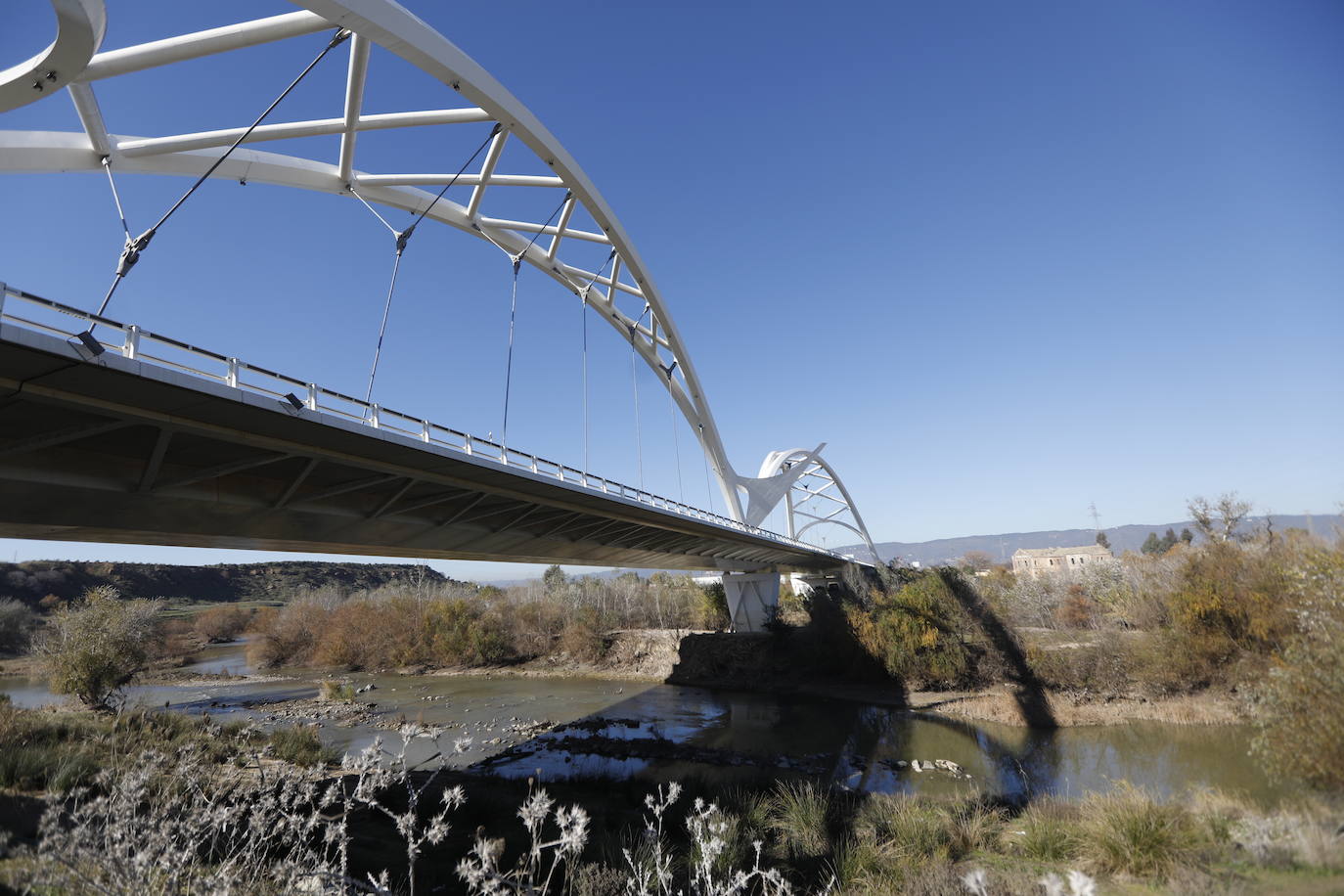 El esbelto aspecto del puente de Ibn Firnás de Córdoba que cumple 10 años, en imágenes