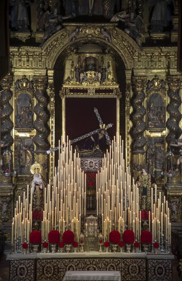 Los titulares de las Penas, a la luz de las velas