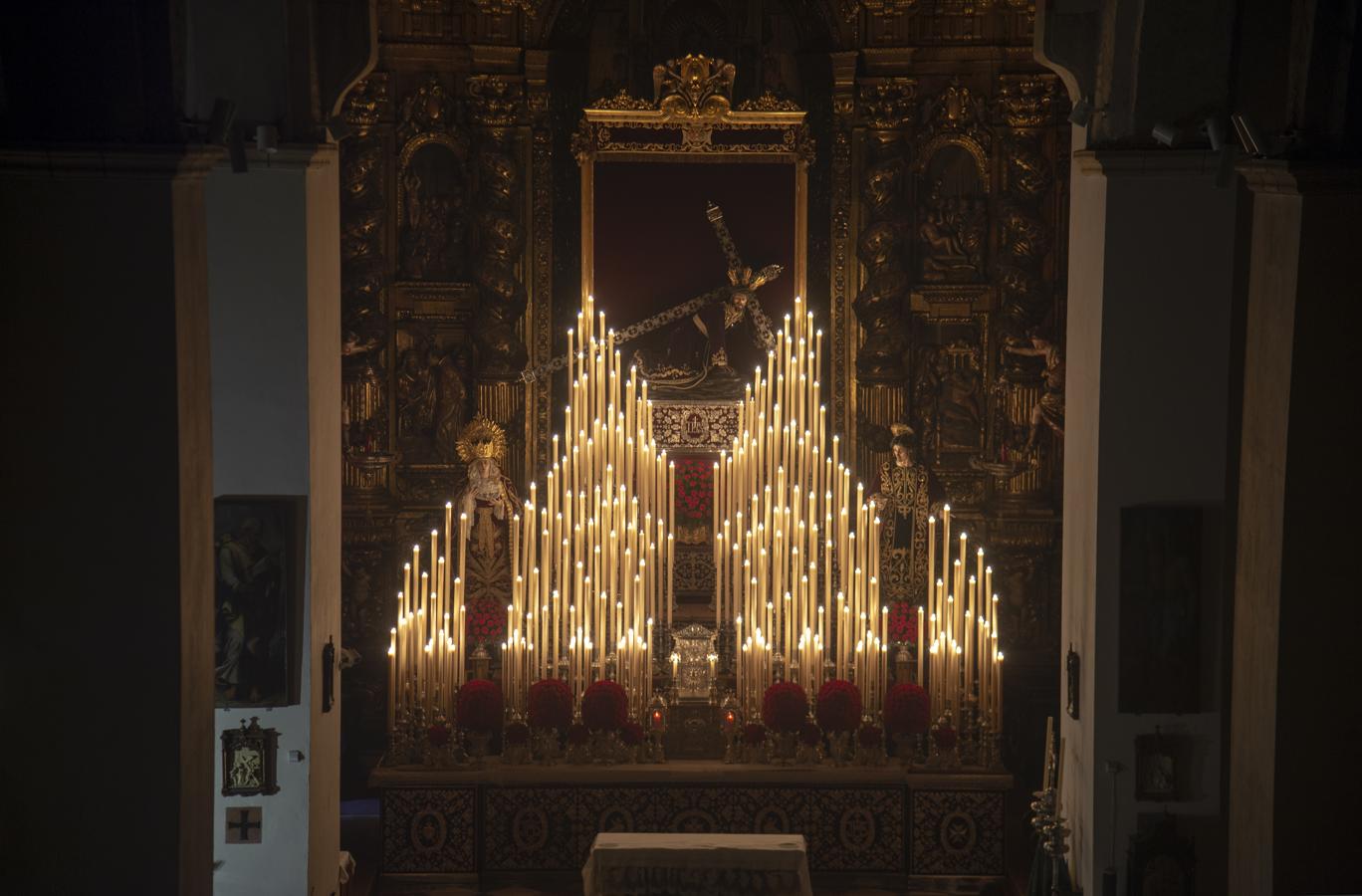 Los titulares de las Penas, a la luz de las velas