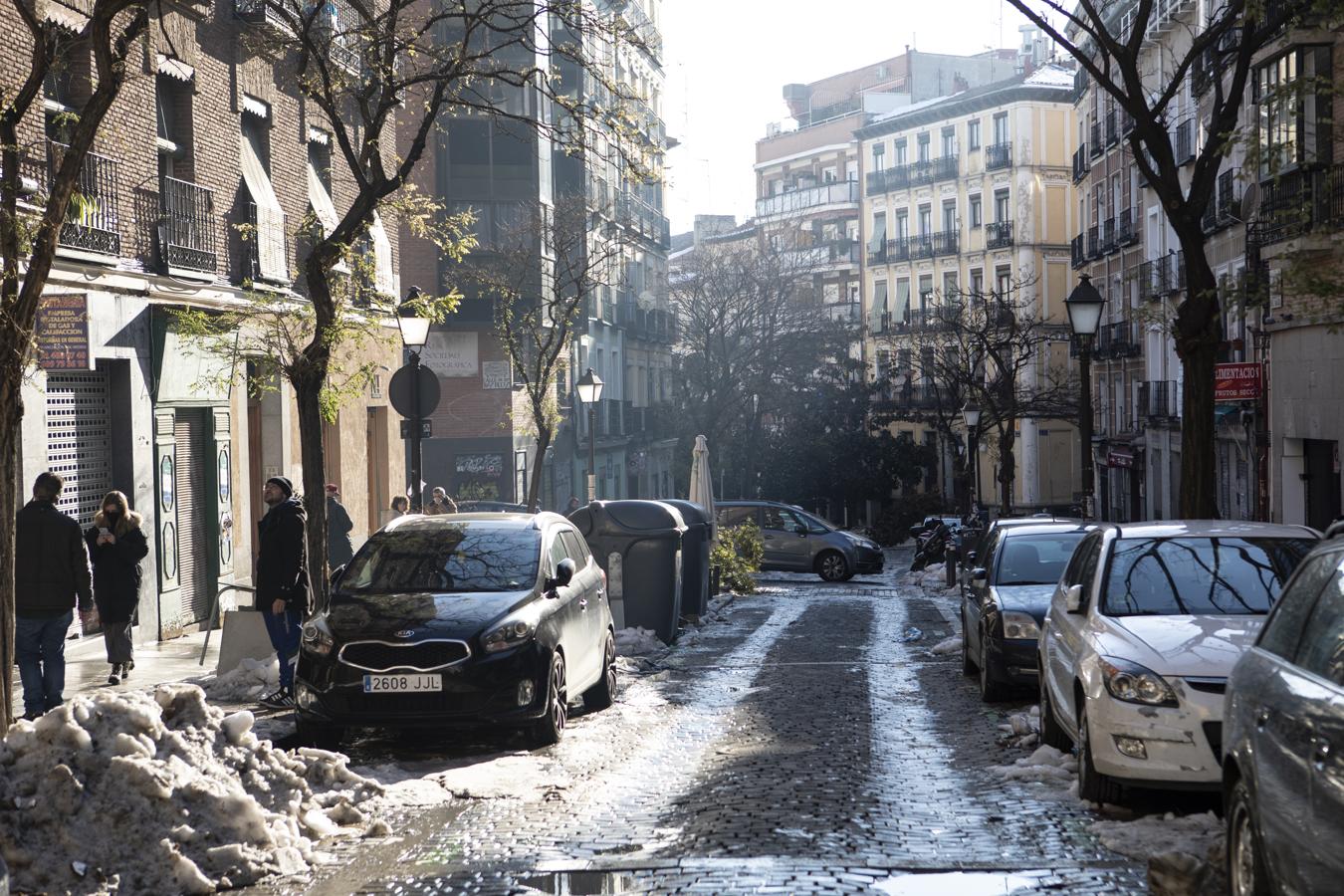 La calle Ave María, ayer, tras el paso de las máquinas quitanieves. 