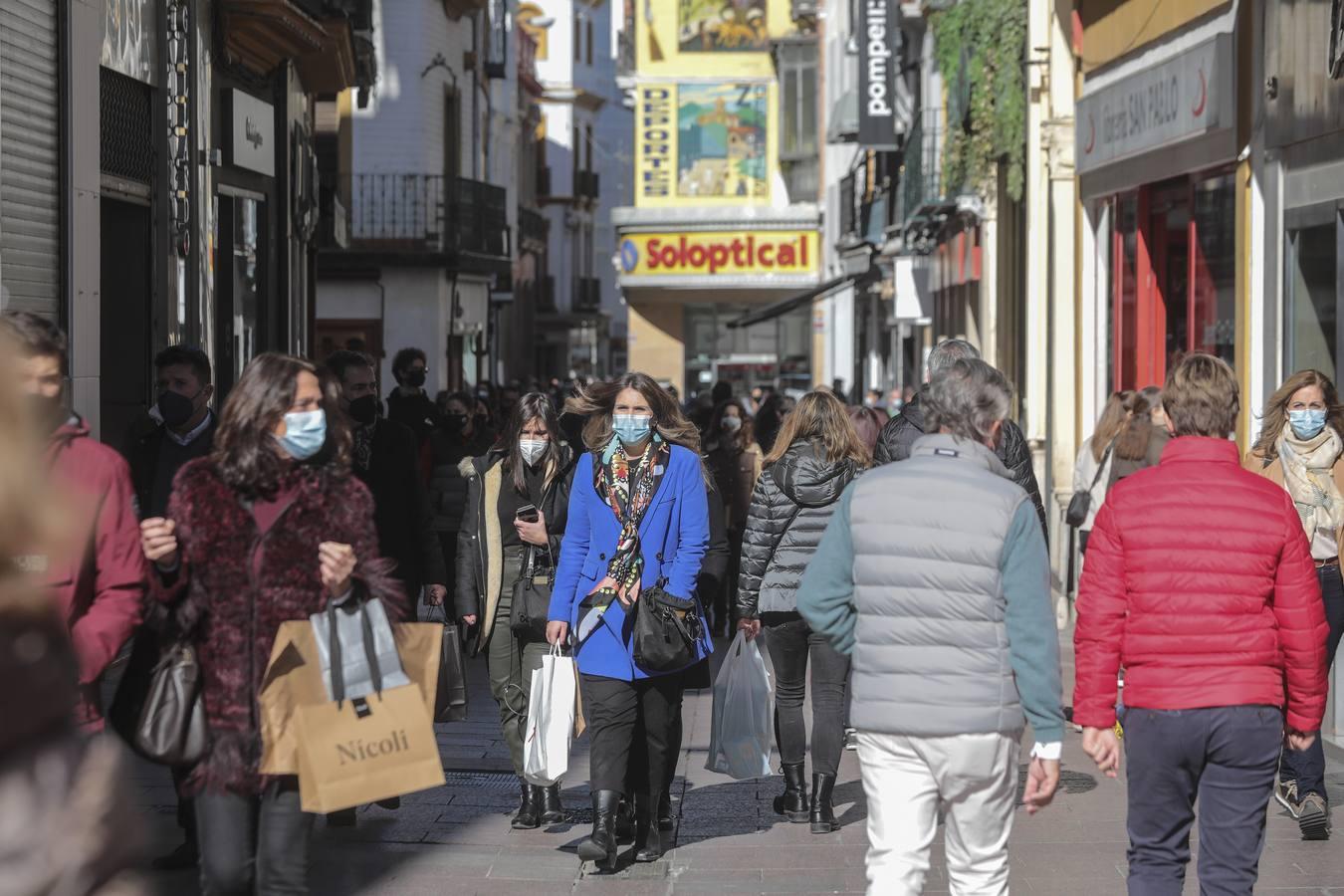 En imágenes, los sevillanos disfrutan del sábado antes de las nuevas restricciones