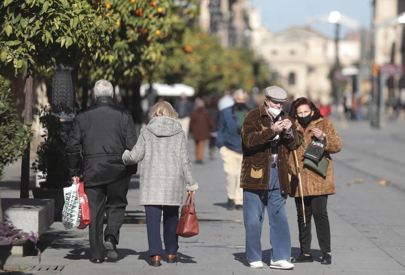 En imágenes, los sevillanos disfrutan del sábado antes de las nuevas restricciones