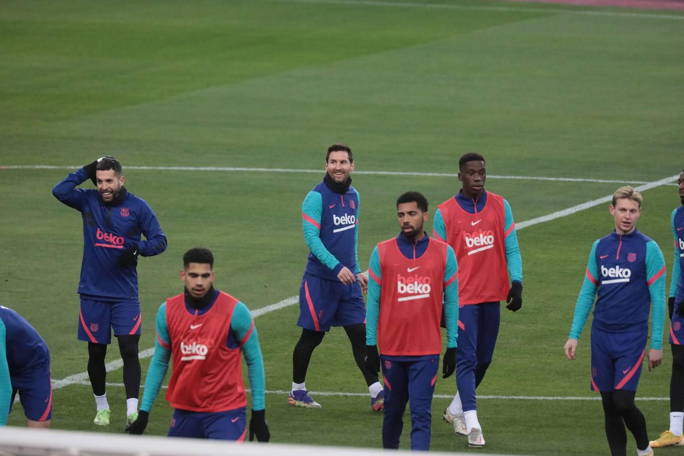 El Barcelona se prepara para la final de la Supercopa de España en Sevilla