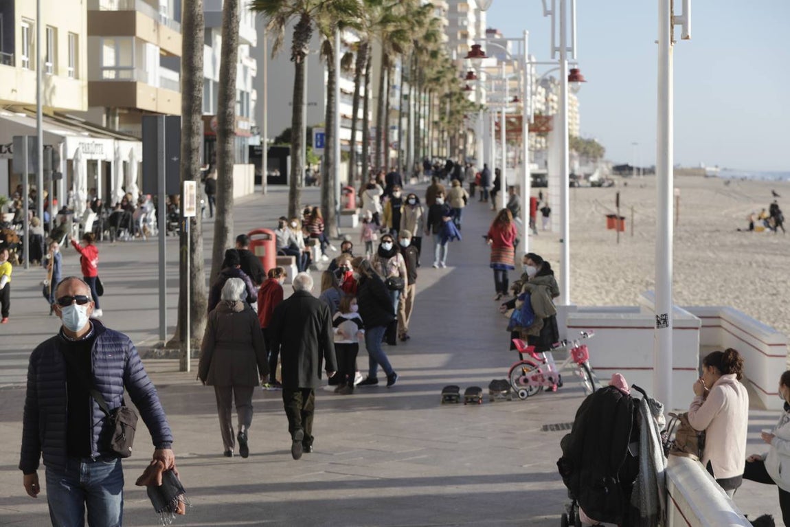Ambiente en Cádiz horas antes del inicio de las nuevas restricciones