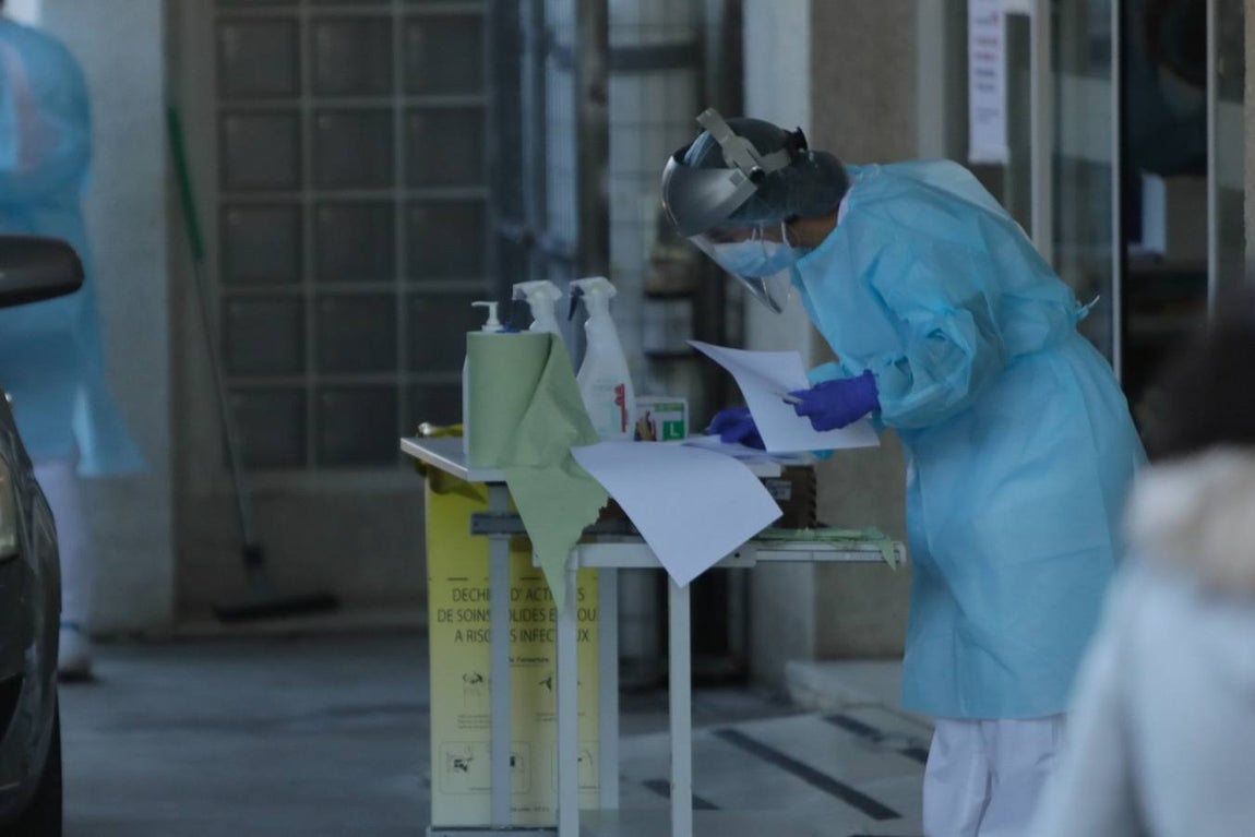 Pruebas PCR en el centro de salud de la barriada de la Paz de Cádiz