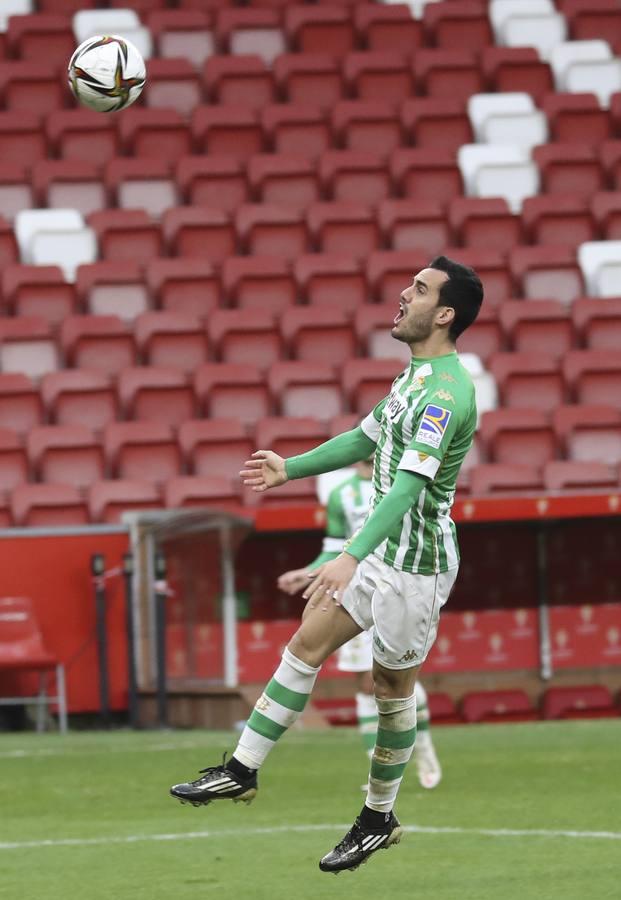 Las mejores imágenes del partido entre el Sporting de Gijón y el Betis (y II)