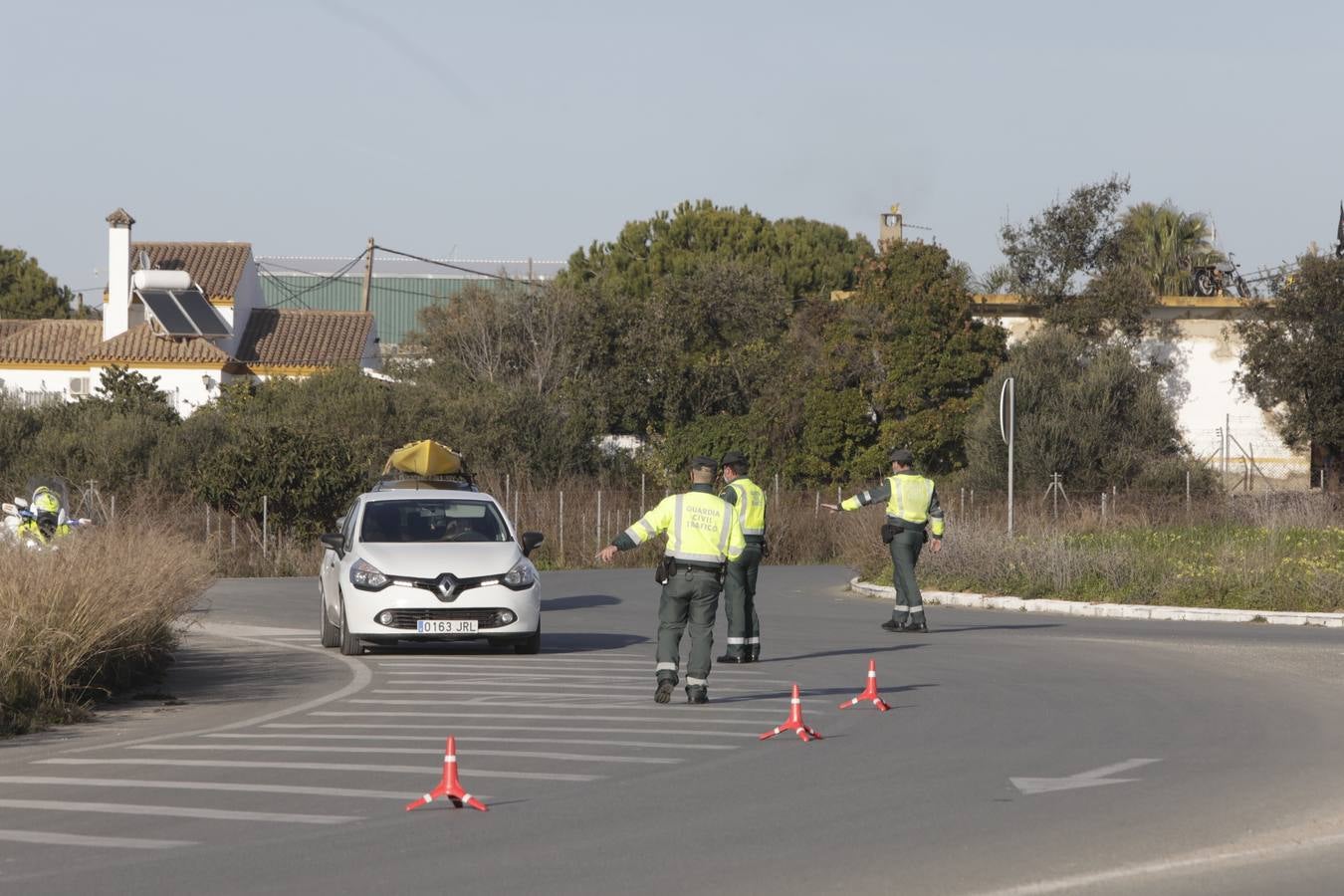 Fotos: La Guardia Civil controla el acceso a Sanlúcar