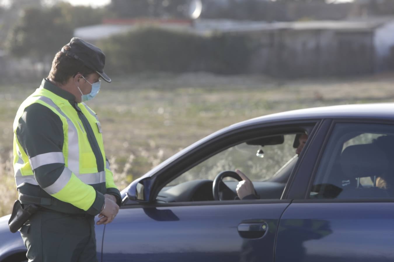 Fotos: La Guardia Civil controla el acceso a Sanlúcar