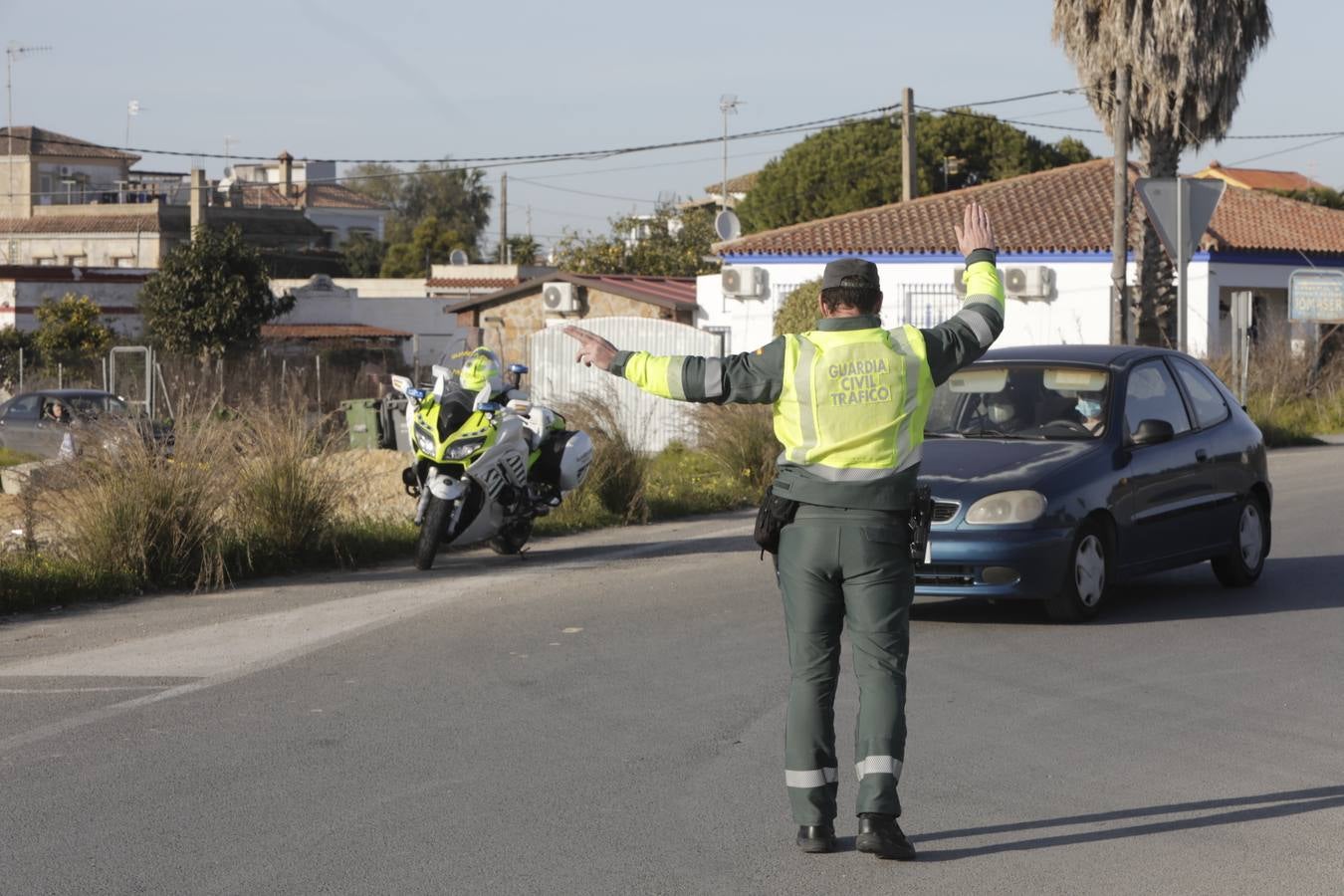 Fotos: La Guardia Civil controla el acceso a Sanlúcar