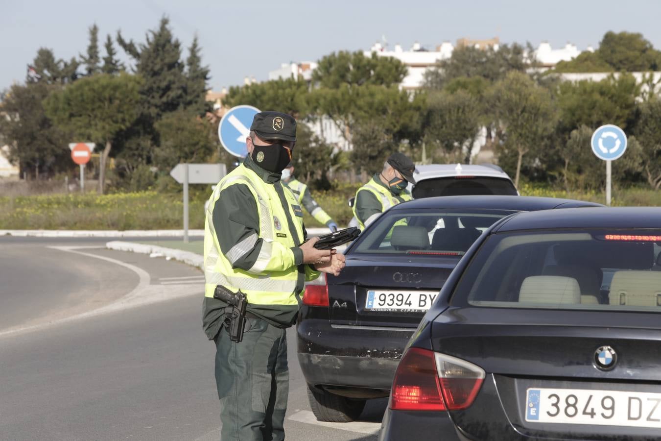 Fotos: La Guardia Civil controla el acceso a Sanlúcar