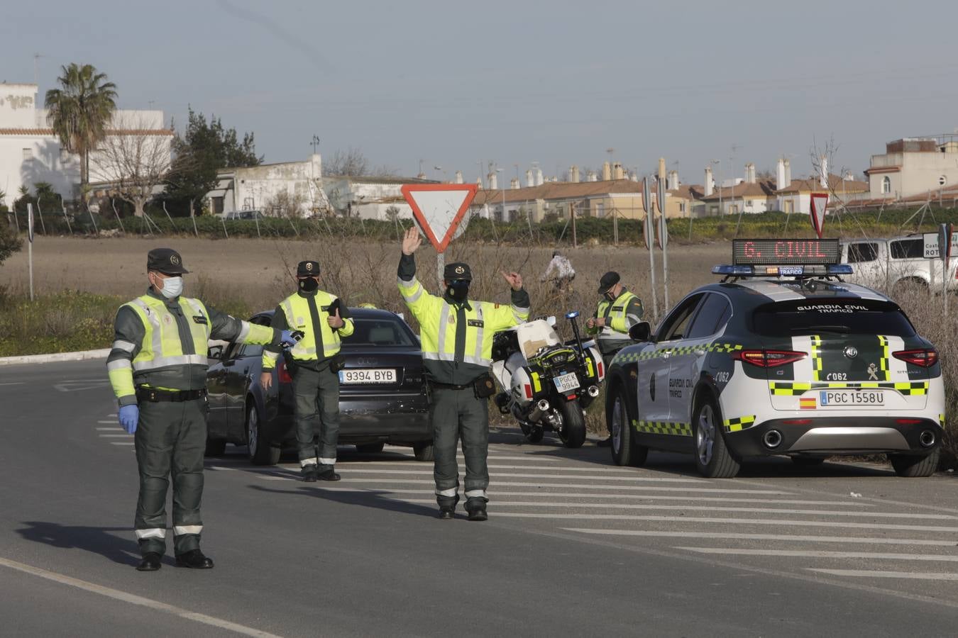 Fotos: La Guardia Civil controla el acceso a Sanlúcar