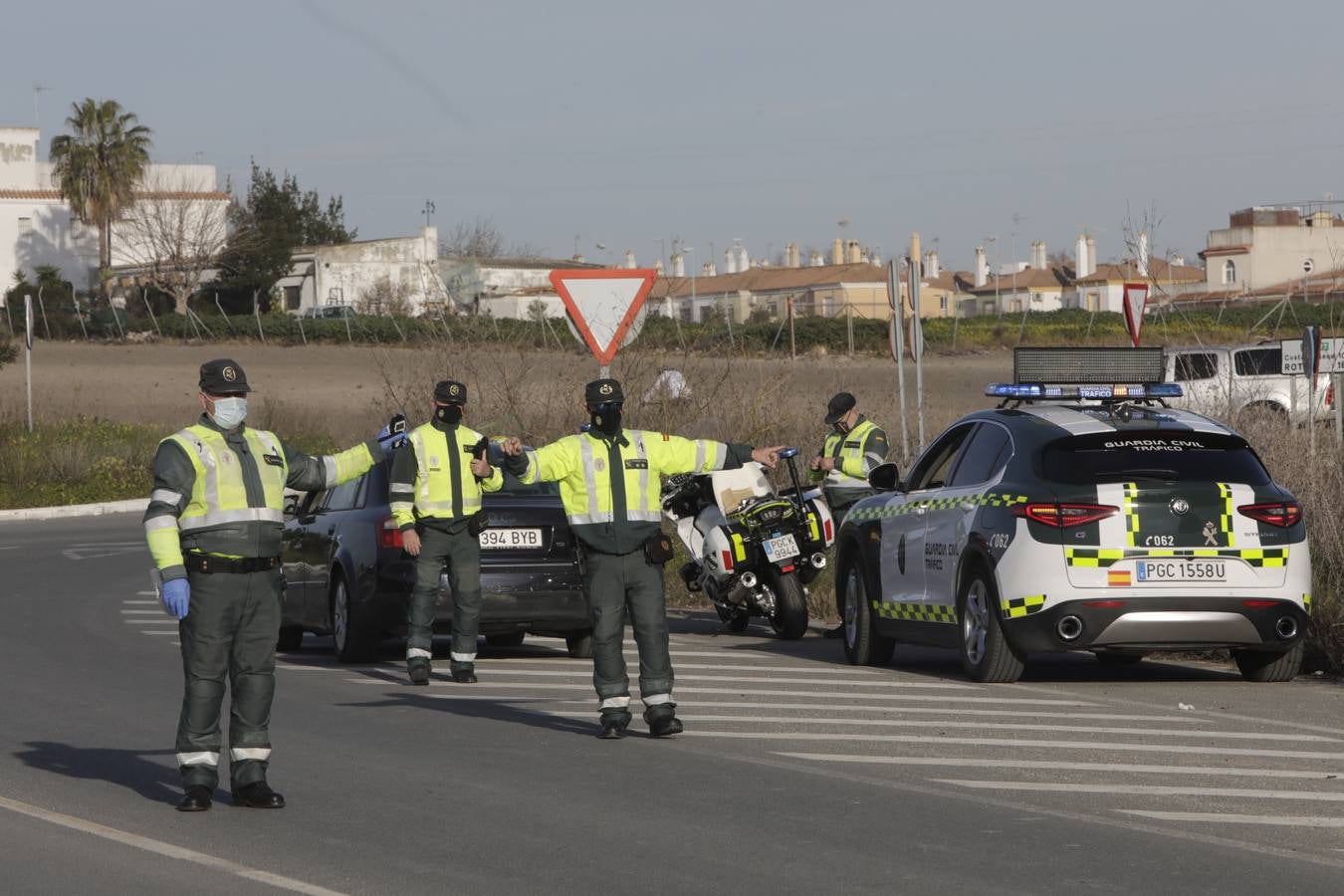 Fotos: La Guardia Civil controla el acceso a Sanlúcar