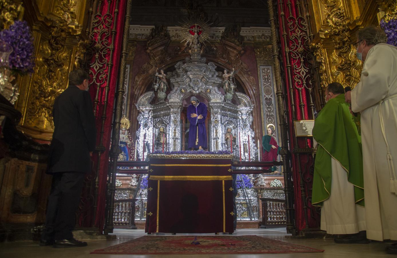 Subida del Señor de Pasión a su altar