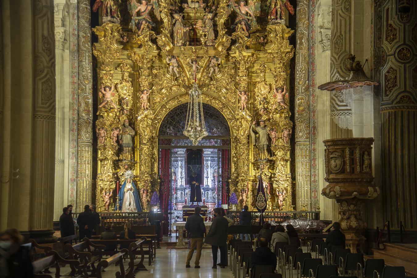 Subida del Señor de Pasión a su altar