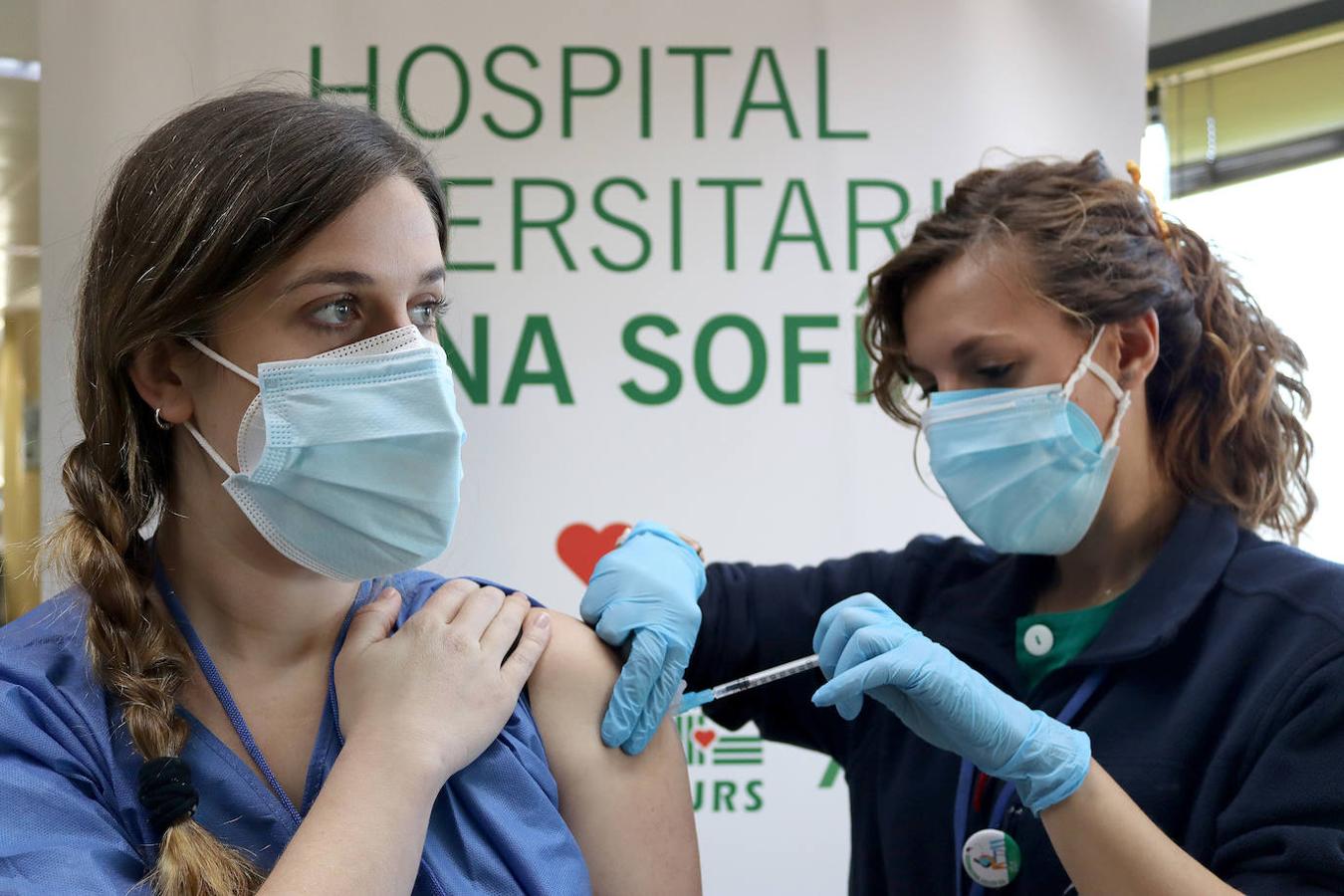 Arranca la vacunación de la segunda dosis Covid en Córdoba, en imágenes