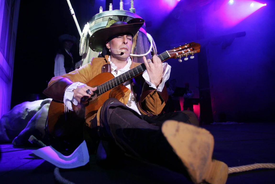 Antonio Martínez Ares, pregonero del Carnaval 2008. Cinco años después de su retirada de las tablas participó en la fiesta con un pregón no exento de polémica y sátira mordaz