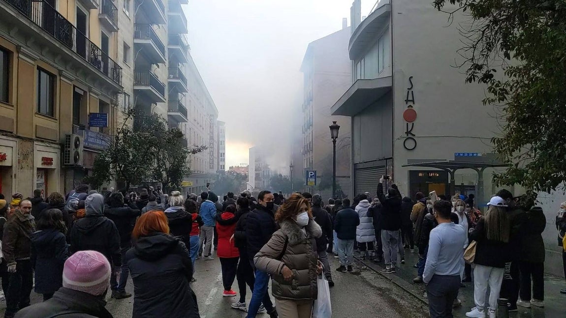 La gran explosión registrada en la calle Toledo ha generado un gran revuelo en los aledaños. 