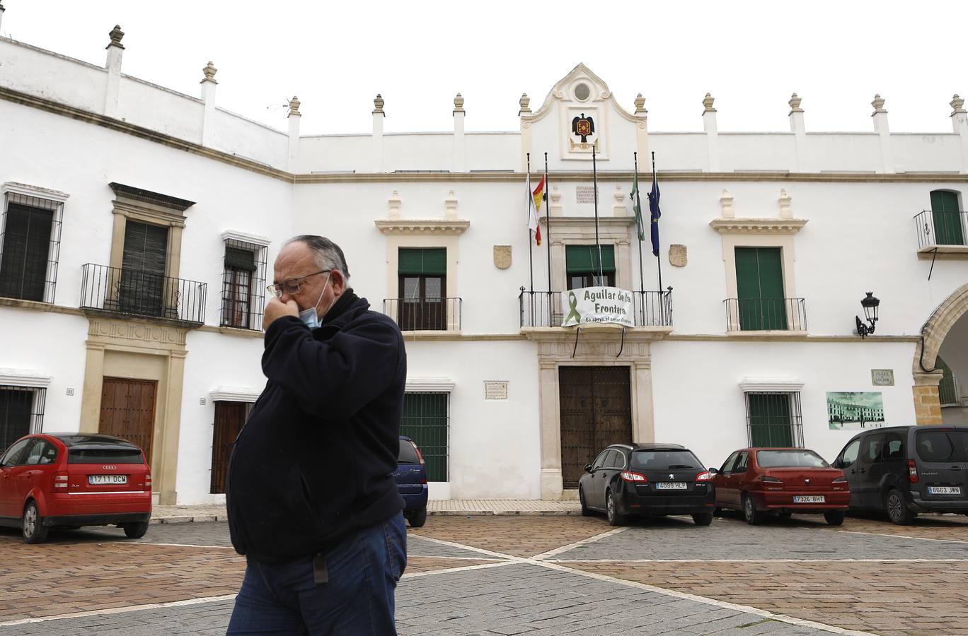 La vida cotidiana en Aguilar tras perder la cruz, en imágenes