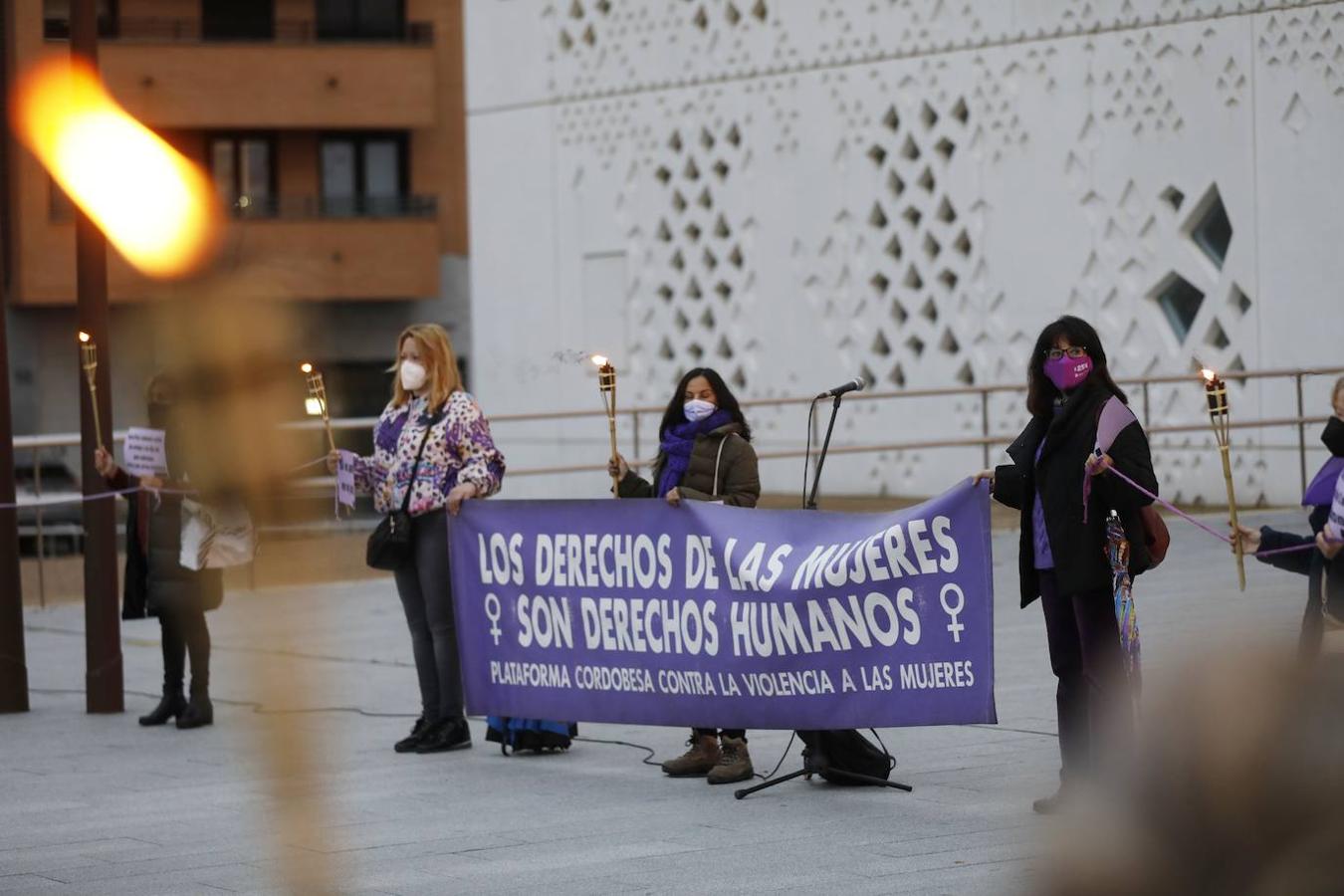 La concentración de la Plataforma contra la Violencia a las Mujeres, en imágenes