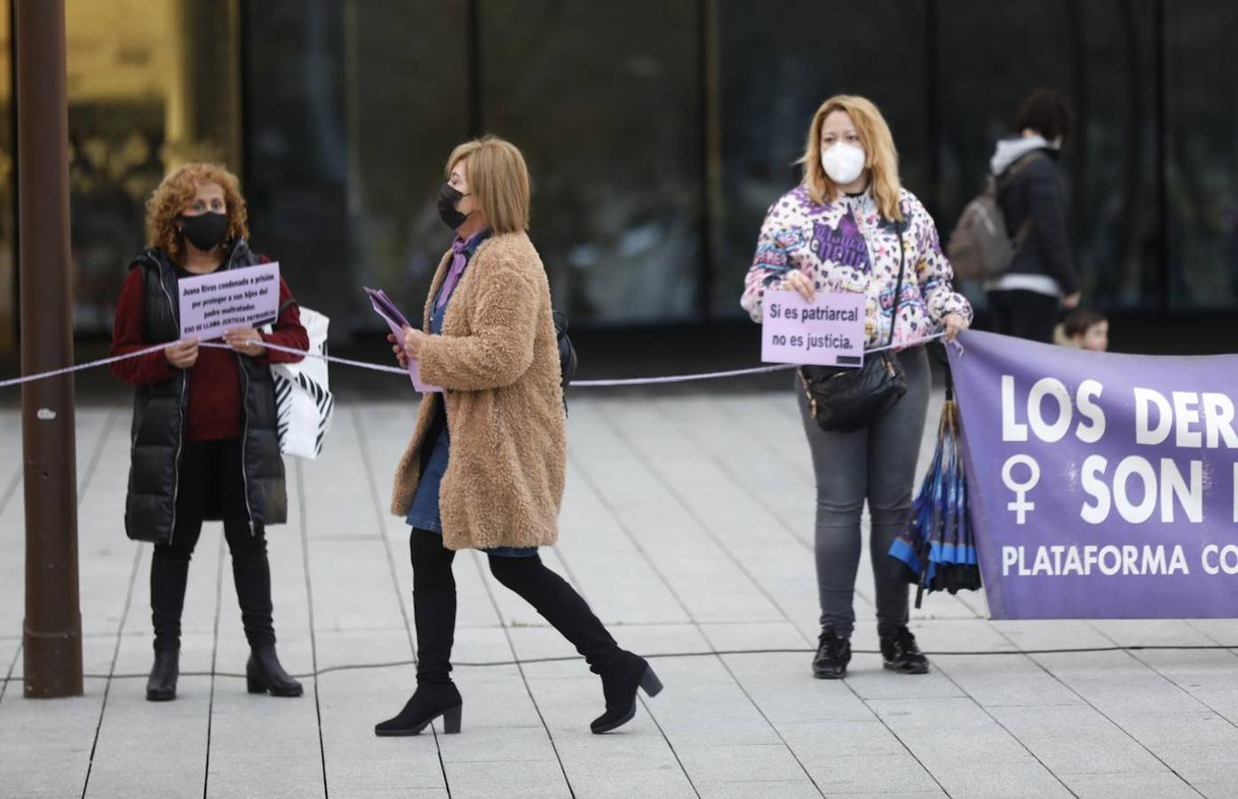 La concentración de la Plataforma contra la Violencia a las Mujeres, en imágenes