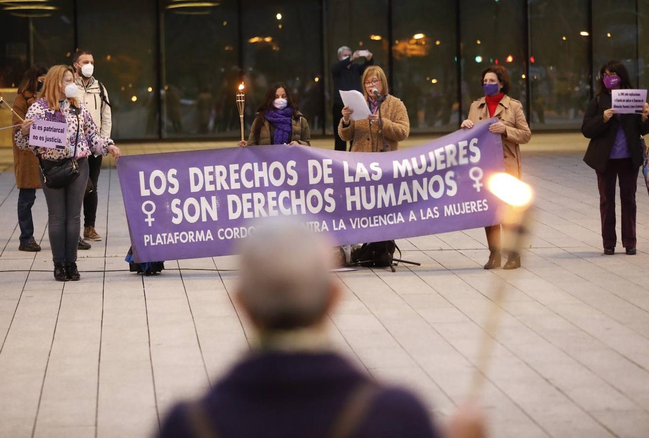 La concentración de la Plataforma contra la Violencia a las Mujeres, en imágenes