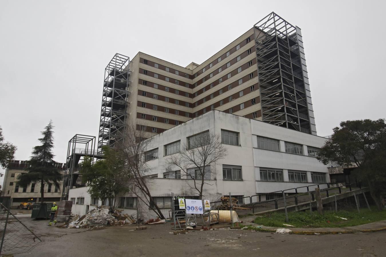 En imágenes, el estado del Hospital Militar de Sevilla días antes de recibir los primeros pacientes