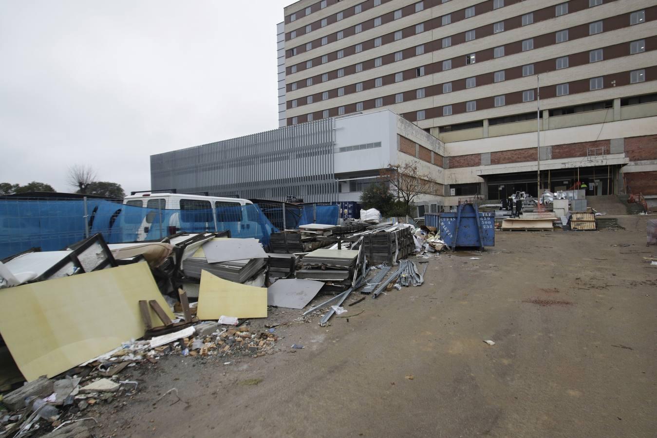 En imágenes, el estado del Hospital Militar de Sevilla días antes de recibir los primeros pacientes