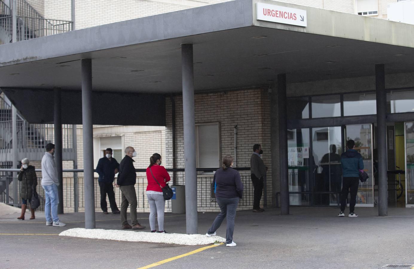 Ambiente del Hospital Universitario de Valme en Sevilla, en imágenes