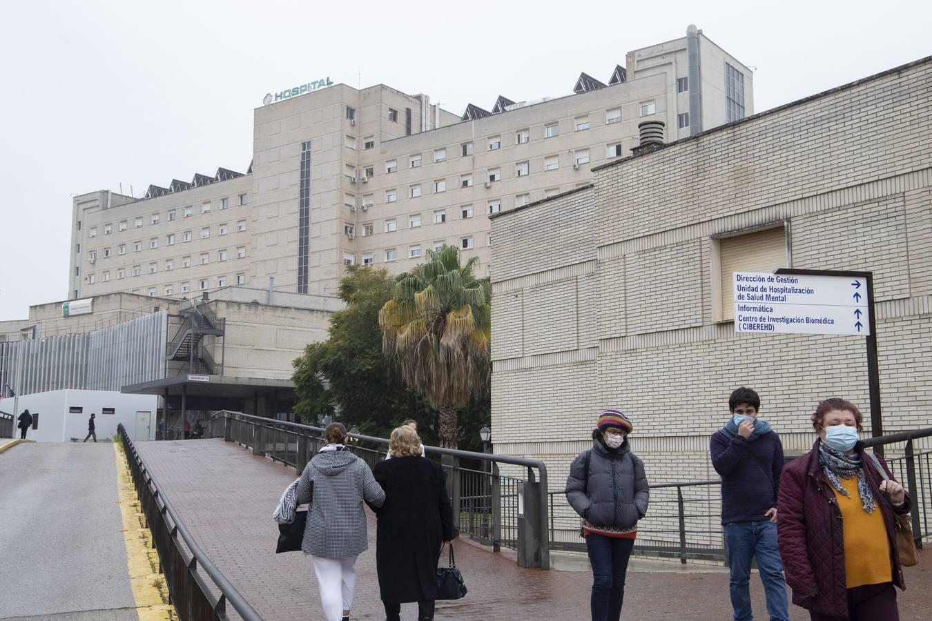 Ambiente del Hospital Universitario de Valme en Sevilla, en imágenes