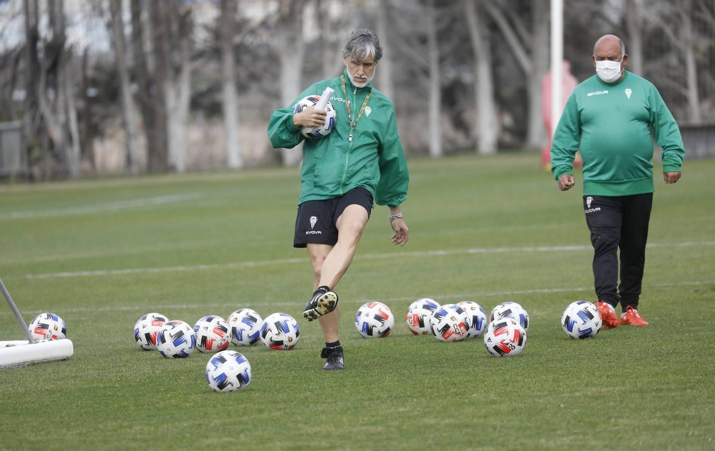 Pablo Alfaro recupera a Djetei y Carlos Valverde en el Córdoba CF para medirse al UCAM el domingo