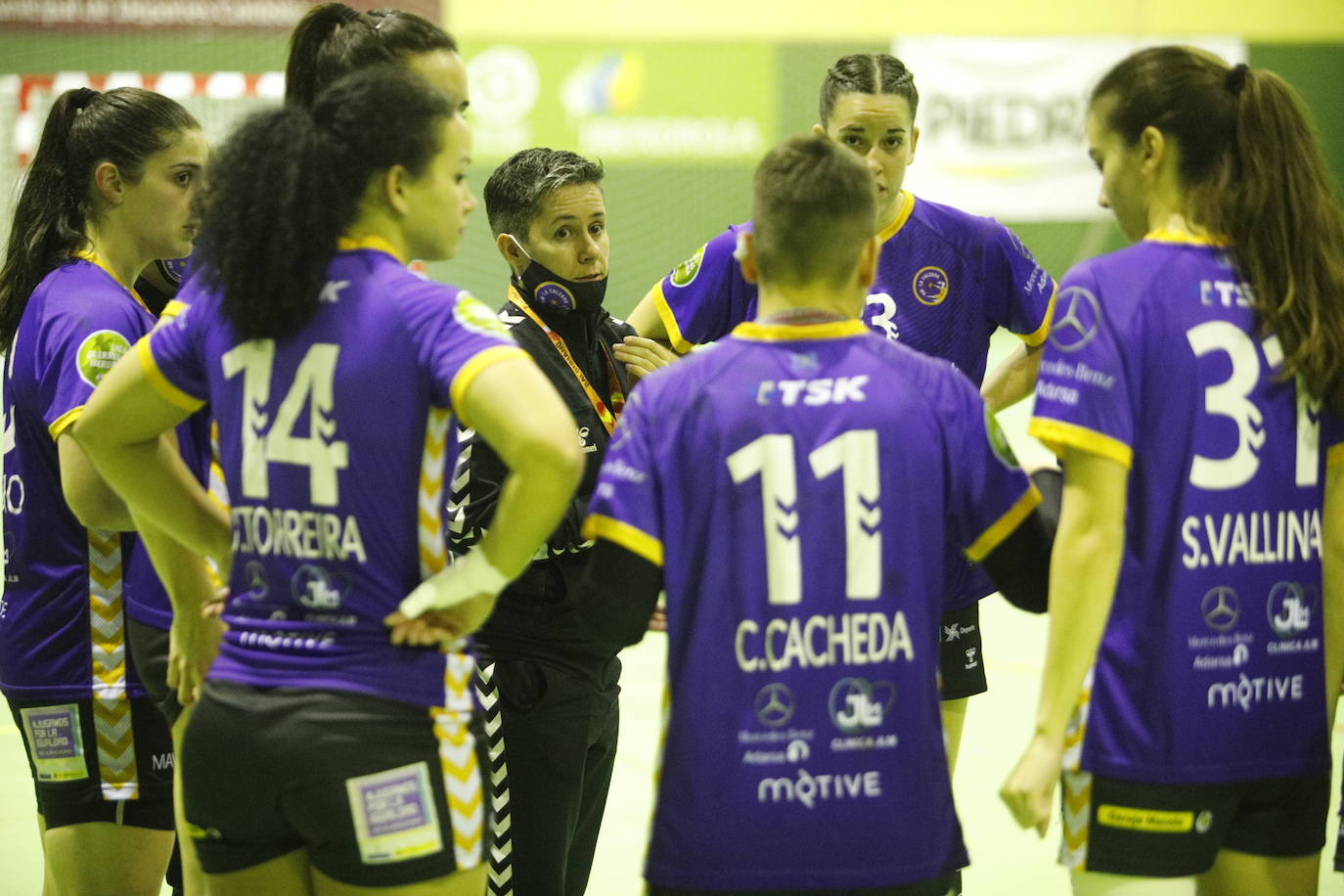 El partido de balonmano Adesal-Liberbank Gijón, en imágenes