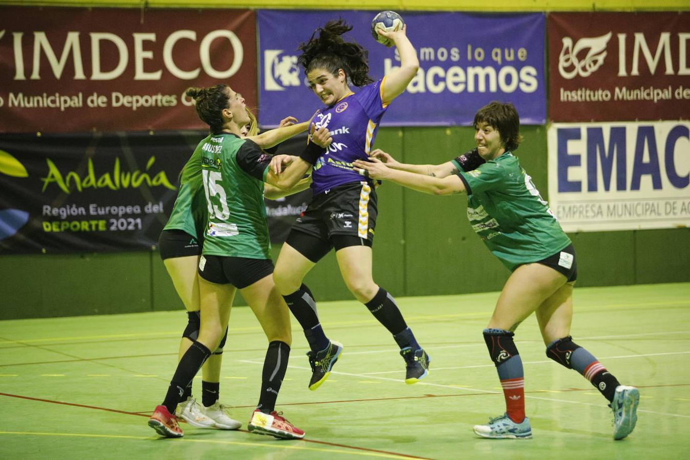 El partido de balonmano Adesal-Liberbank Gijón, en imágenes