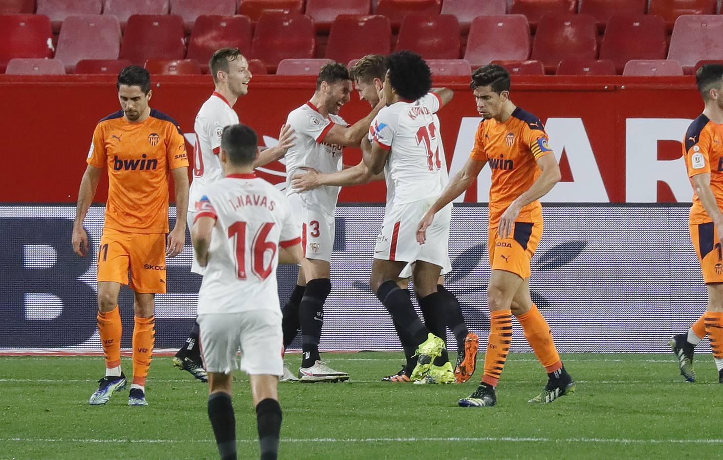 Las mejores imágenes del partido entre el Sevilla F.C. y el Valencia C.F.