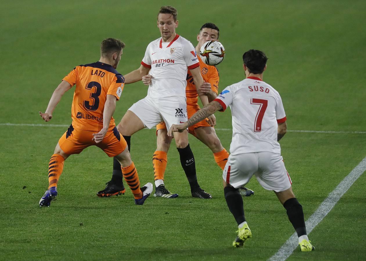 Las mejores imágenes del partido entre el Sevilla F.C. y el Valencia C.F.