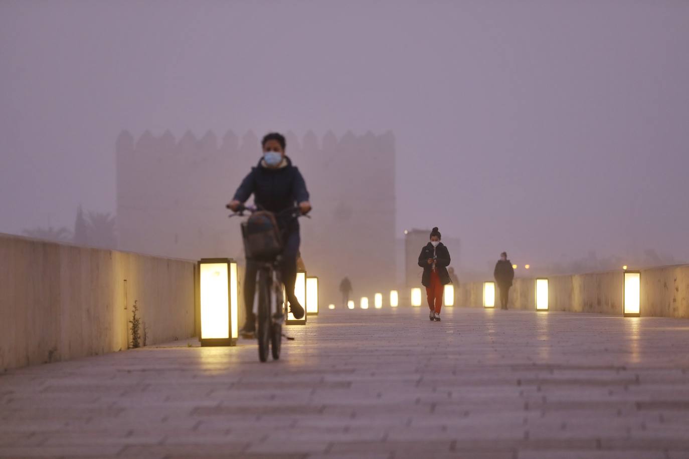 En imágenes, la mañana de niebla en Córdoba