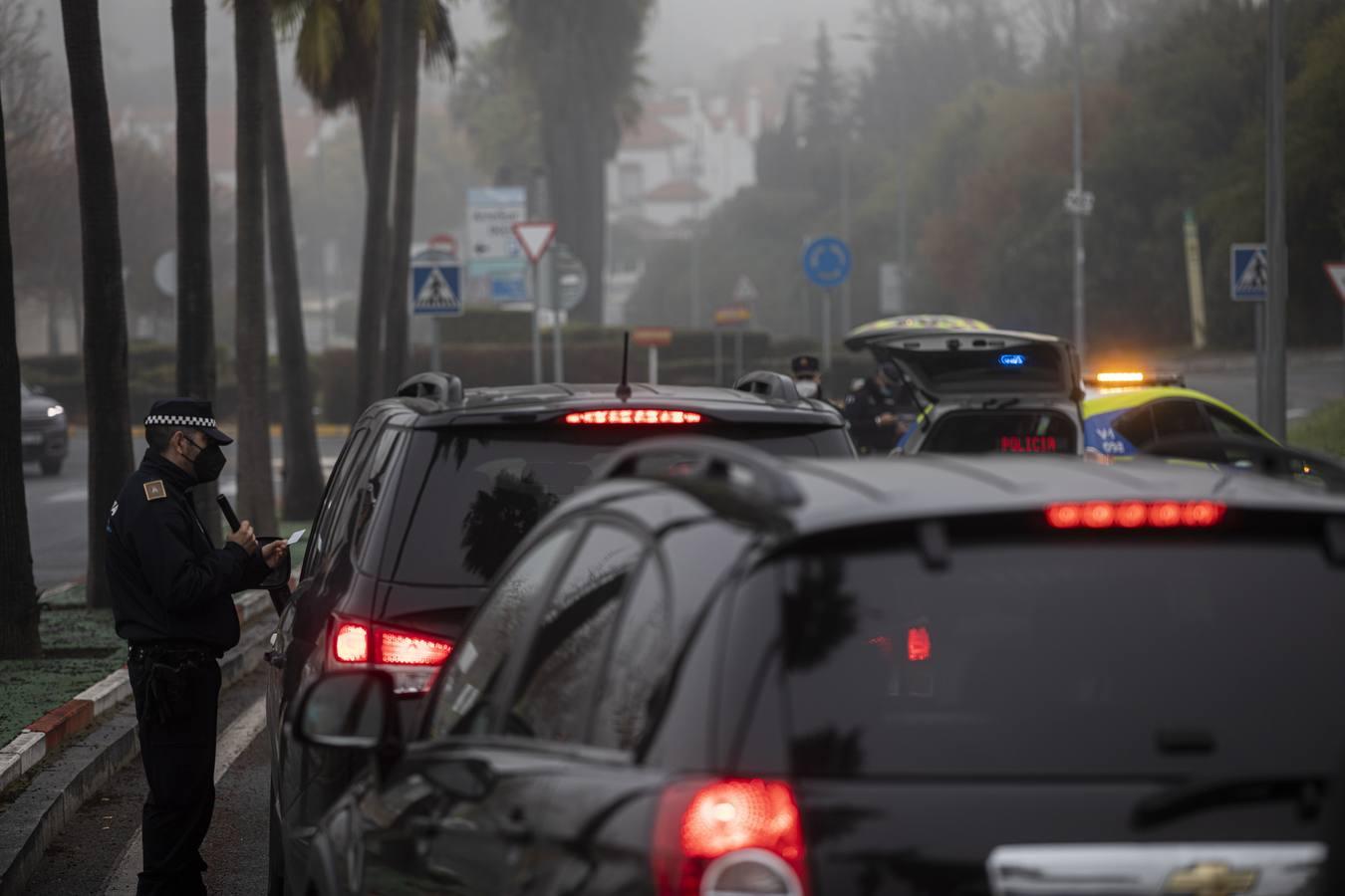 Se intensifican los controles policiales en Sevilla para evitar la movilidad