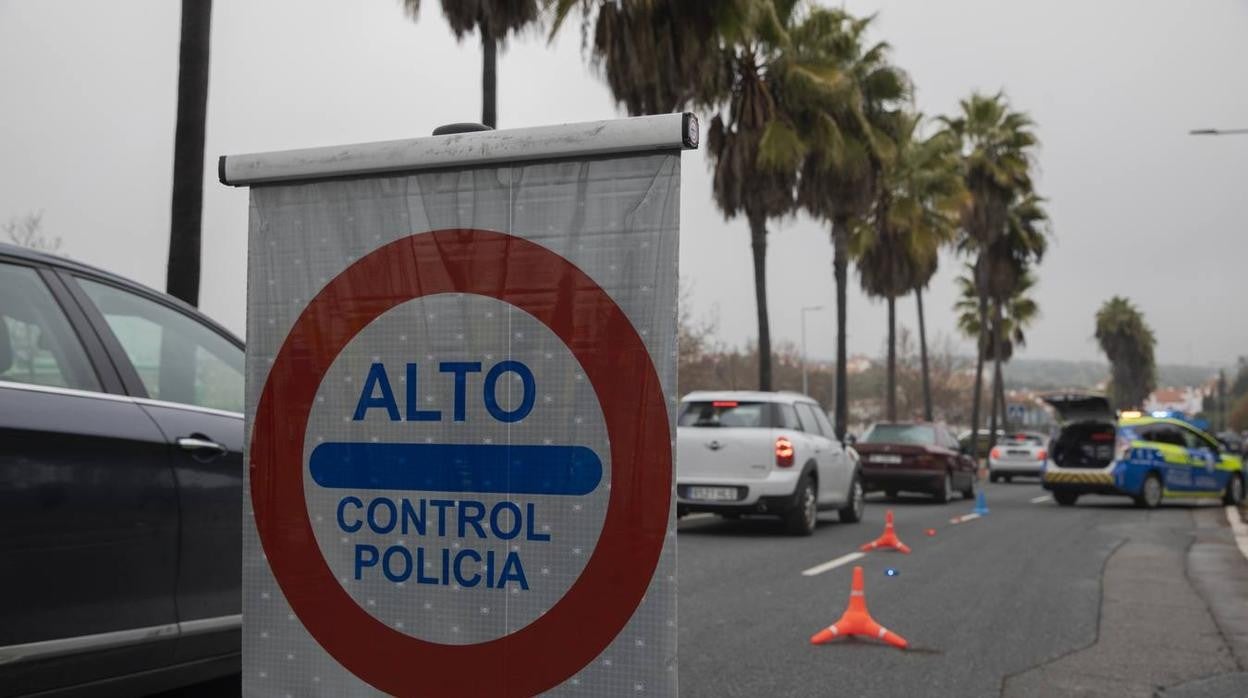 Se intensifican los controles policiales en Sevilla para evitar la movilidad