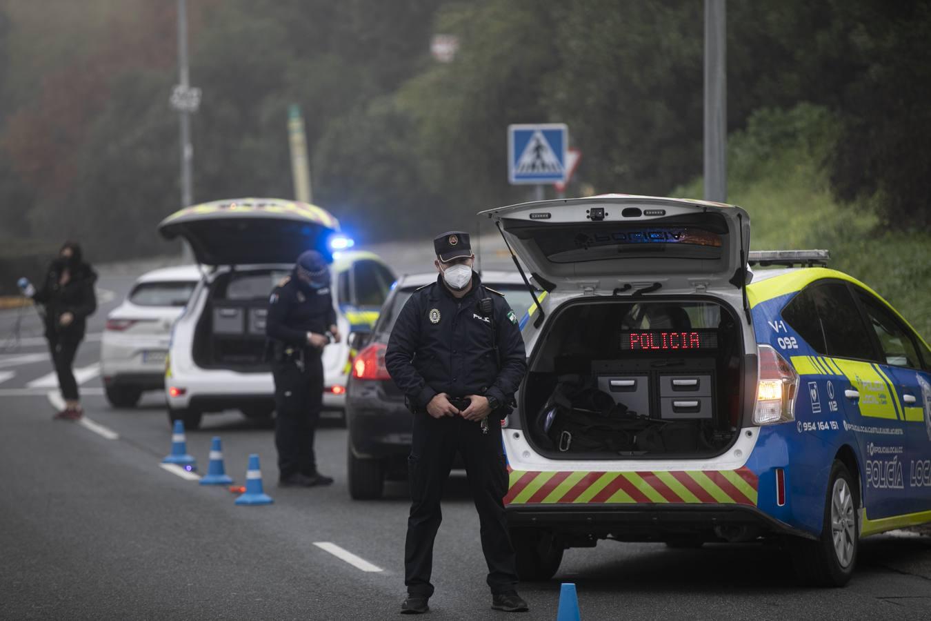 Se intensifican los controles policiales en Sevilla para evitar la movilidad