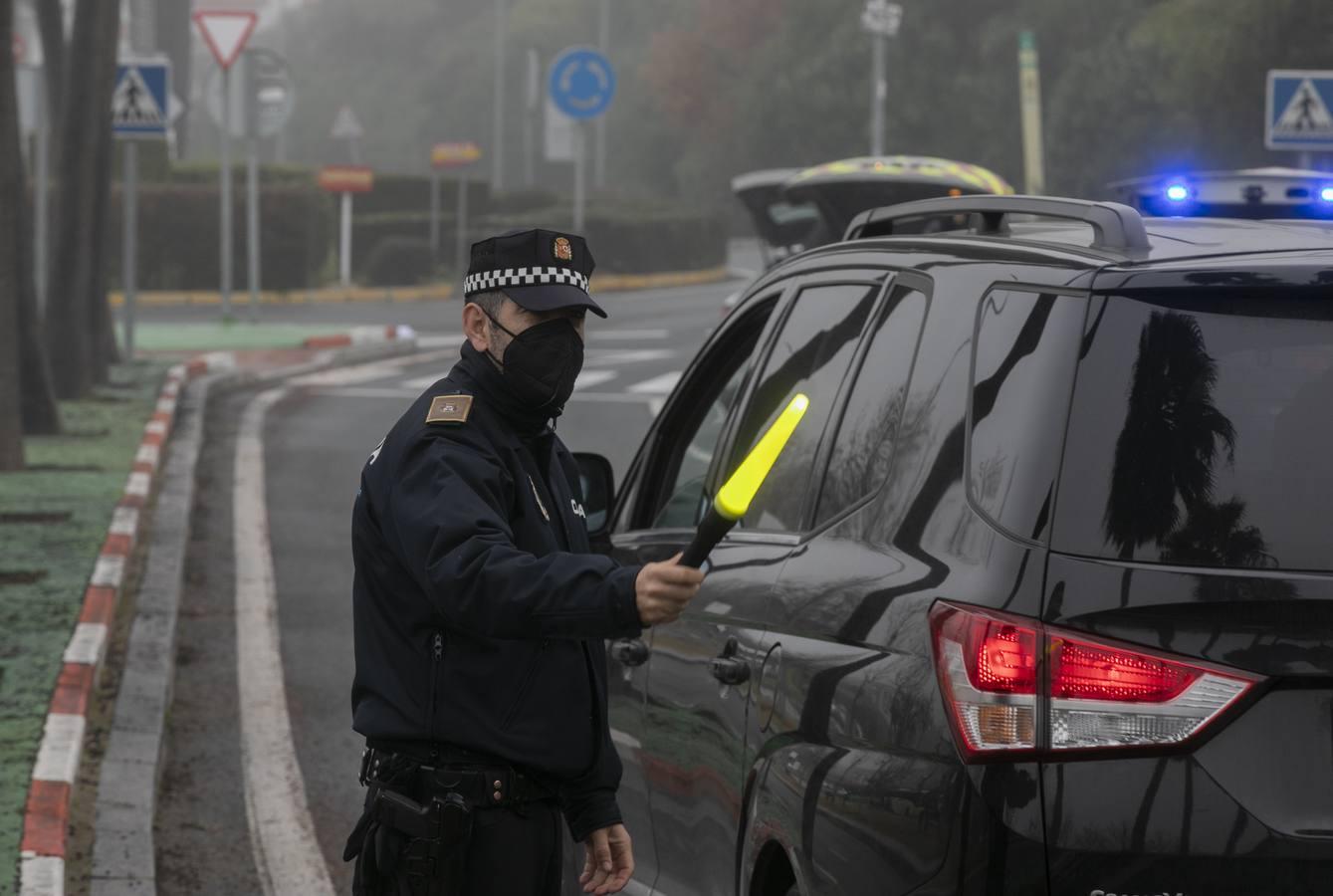 Se intensifican los controles policiales en Sevilla para evitar la movilidad